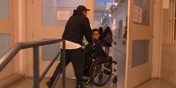 El niño con huesos de cristal comenzó la secundaria.