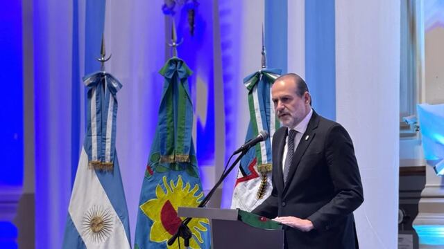 Federico Susbielles agradeció a Milei y Kicillof en el aniversario de Bahía Blanca. (Foto:  Andrea Castaño-La Nueva).