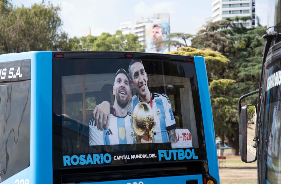 Qué dijo Pablo Javkin sobre la ausencia de Ángel Correa en el ploteado de los colectivos con Messi y Di María