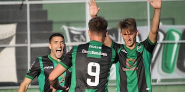 Los delanteros verdinegros se destaparon. Foto: Prensa San Martín.