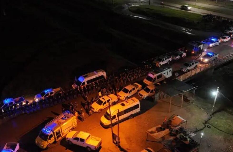 Usurpaciones en el barrio Emerenciano: 300 personas fueron desalojadas y más de una decena terminó detenida