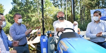 Entrega de tractores en Campo Grande gracias al “Plan Tractor"