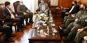 Contra el narcomenudeo: Jaldo y autoridades de Gendarmería coordinan acciones