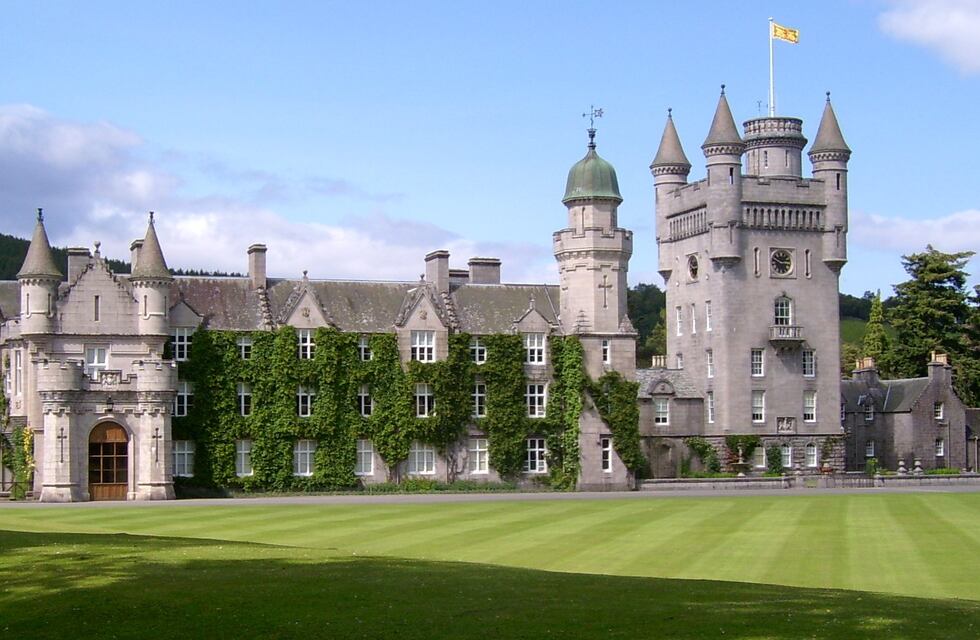 Esto es lo que cuesta conocer el castillo de Balmoral, la joya más preciada por la Reina Isabel II