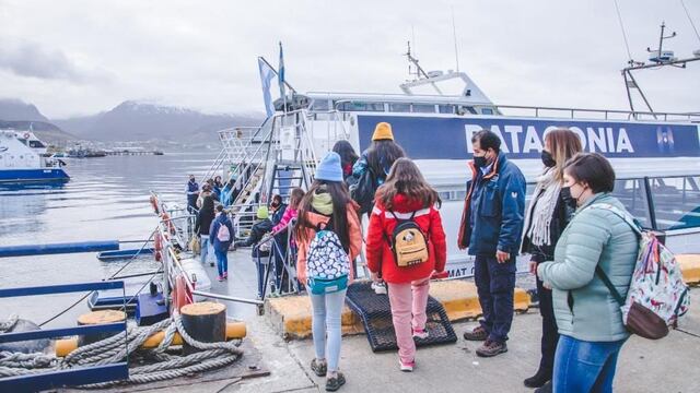 Comenzó el programa de turismo social 2022, con una excursión por el Canal Beagle