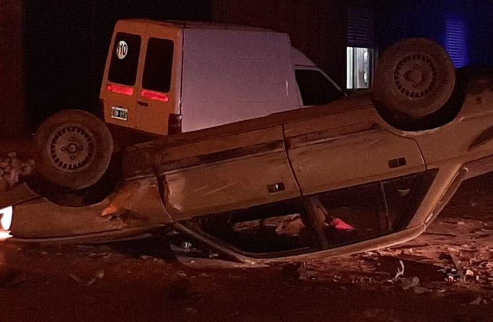 Manejaba ebrio, se fugó de la policía y volcó