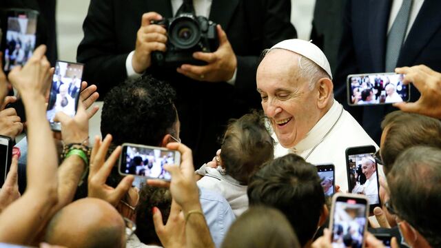 El papa Francisco volvió a encabezar una audiencia general a un mes de su operación