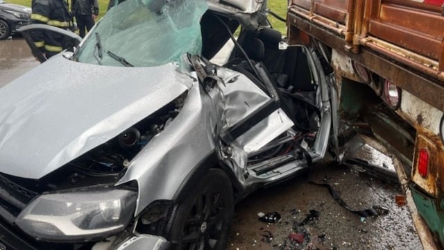Accidente fatal en la autopista Rosario-Córdoba. Murió un hincha de Belgrano (Bomberos de Cañada de Gómez).