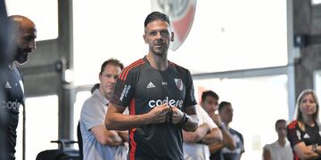 Martín Demichelis debuta como entrenador de River esta noche en un amistoso internacional vs Unión La Calera, en San Luis.