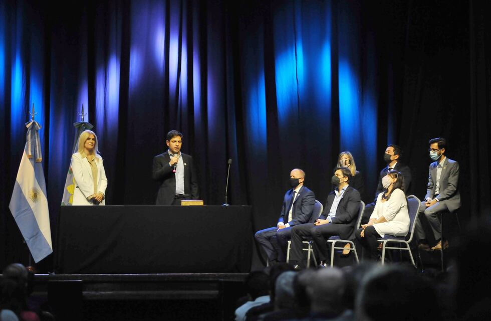 Axel Kicillof tomó juramento a sus nuevos ministros y los invitó a ser “un gabinete militante”