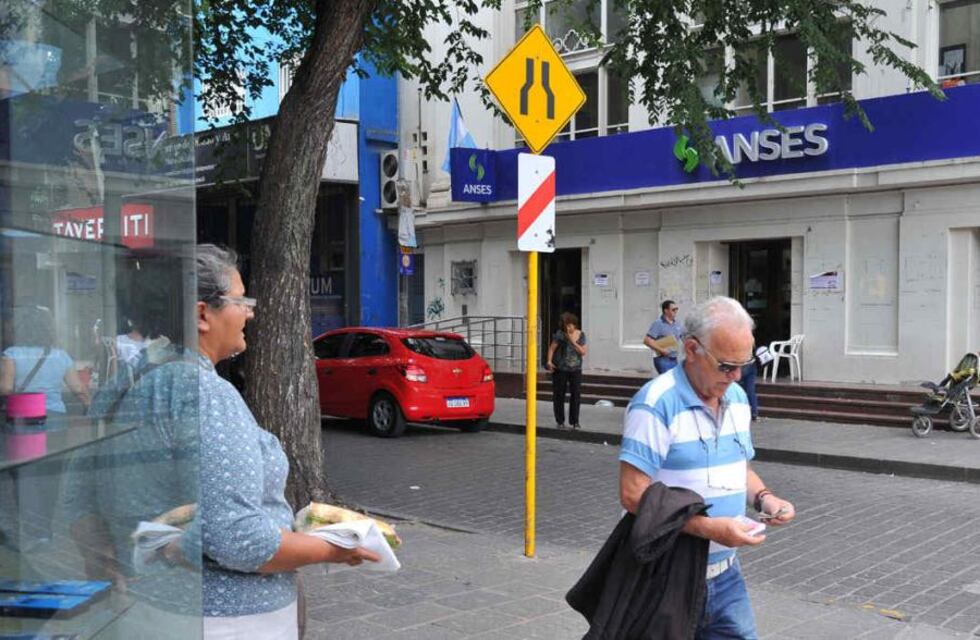 Detectaron brotes de Covid en sucursales de Anses y Bancor en Córdoba