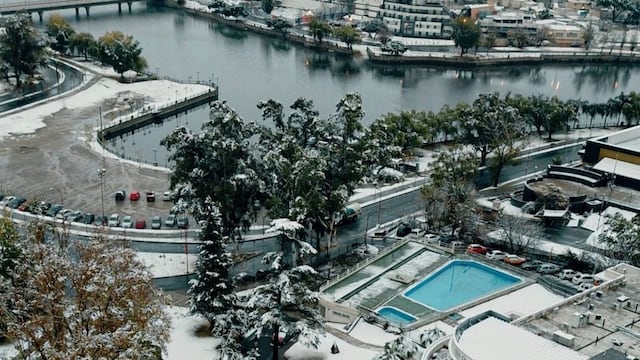 Nevada histórica este miércoles en Carlos Paz. Una posta tomada desde lo alto. (Foto: gentileza Federico Cavagni).