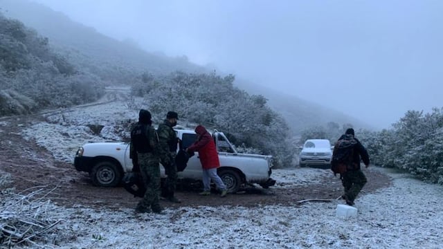 12 personas no pudieron regresar y pasaron la noche en Anfama por la nieve.
