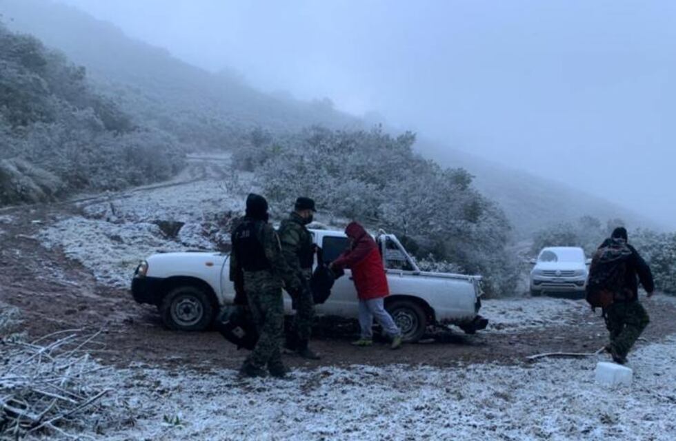 Fueron a llevar donaciones a Anfama, no pudieron descender y los rescató la familia