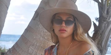 Marian Farjat posó sin ropa entre pétalos de flores en Instagram