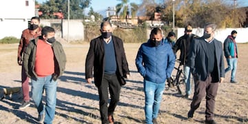 La dirigencia del Club Atlético Villa Belgrano acompañó la recorrida de las autoridades municipales.