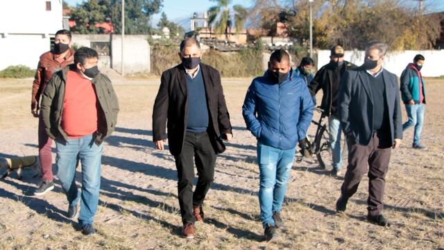 La dirigencia del Club Atlético Villa Belgrano acompañó la recorrida de las autoridades municipales.