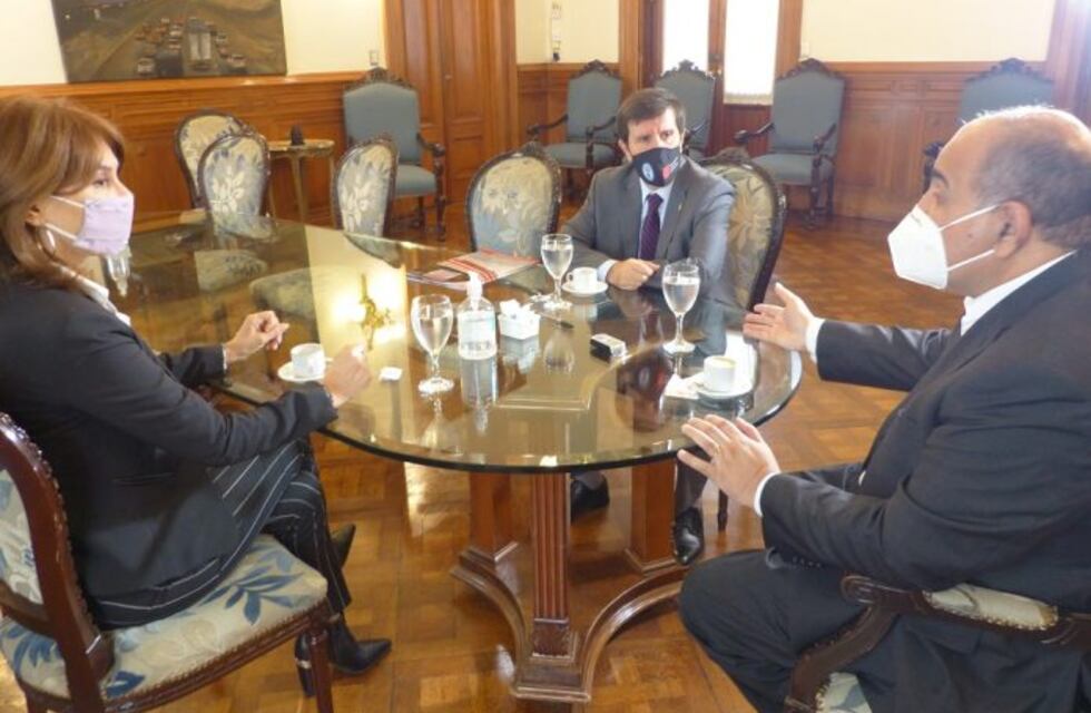 El gobernador Juan Manzur se reunió con autoridades de la Facultad de Ciencias Económicas