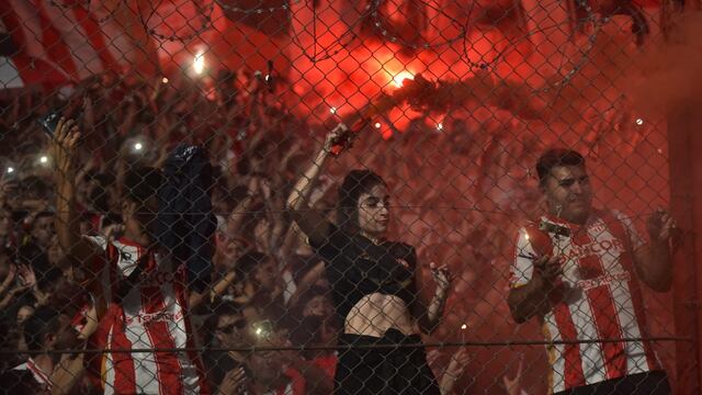 Instituto ascendió a la Liga Profesional y su DT Bovaglio recibió un gran reconocimiento de los hinchas.