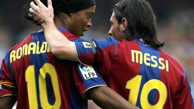 El emotivo abrazo entre Messi y Ronaldinho en la previa del partido del PSG