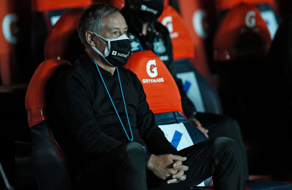 Ariel Holan renunció como DT de Santos justo antes del partido contra Boca por la Libertadores