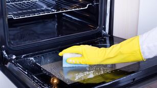 Este es el mejor truco casero para limpiar el horno eléctrico en simples pasos