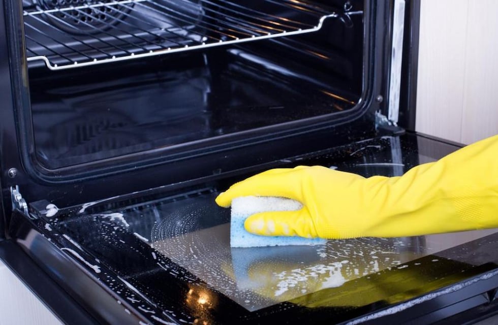 Este es el mejor truco casero para limpiar el horno eléctrico en simples pasos