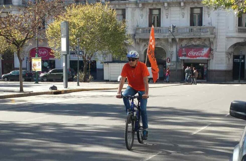 PASO Córdoba 2021: candidato propone una renta para cada argentino “por el solo hecho de existir”