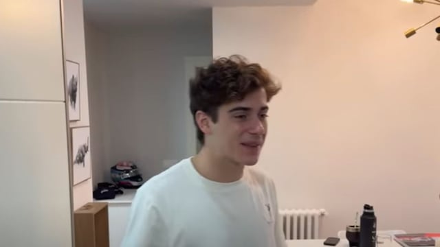 Así es el departamento de Franco Colapinto en España: heladera vacía, plantas de plástico y vasos de cerveza