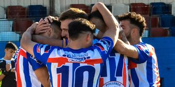 Rosario enfrenta a Sansinena en cancha de Huracán de Ingeniero White.