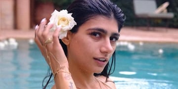 Mia Khalifa eligió una remera con transparencias mega diminuta y dejó muy poco para la imaginación