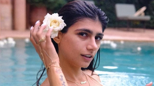 Mia Khalifa eligió una remera con transparencias mega diminuta y dejó muy poco para la imaginación