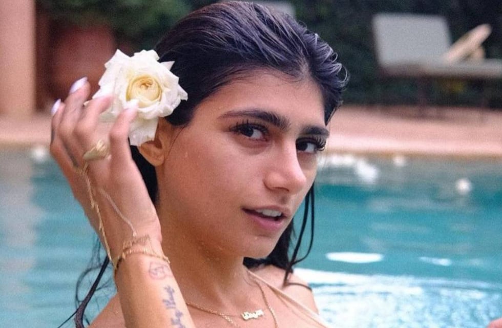 Mia Khalifa se sacó la ropa interior y posó en microtop para sus seguidores