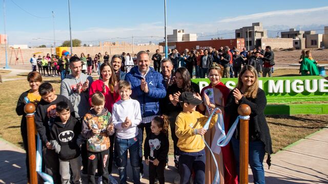 Stevanato sigue mejorando barrios de Maipú y esta vez fue el turno de los vecinos del barrio San Miguel, en Rodeo del Medio. Foto: Prensa Maipú