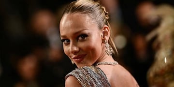 Bikini y saco corto: Ester Expósito impactó con toda su sensualidad al lucir un jugado look veraniego