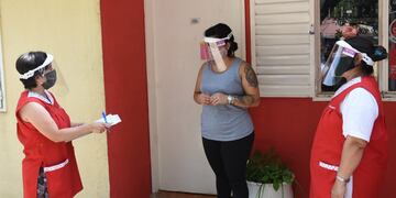 La Brigada Sanitaria recorre las calles de Rafaela para verificar y concientizar sobre la aplicación de protocolos sobre el coronavirus y dengue.