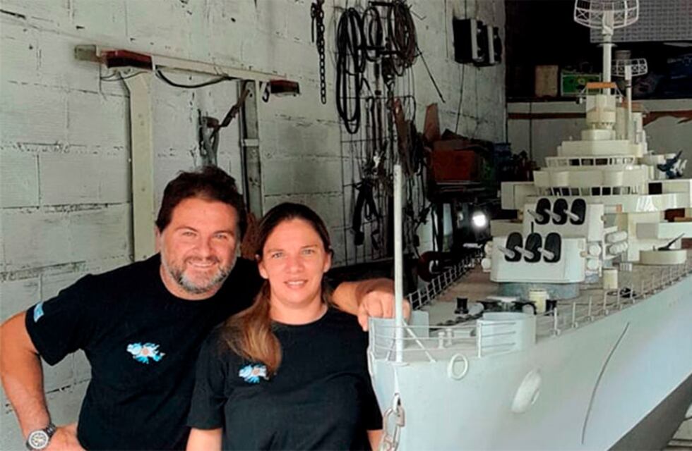 A 40 años del hundimiento del Crucero General Belgrano, un entrerriano creó una réplica navegable que mide más de 8 metros