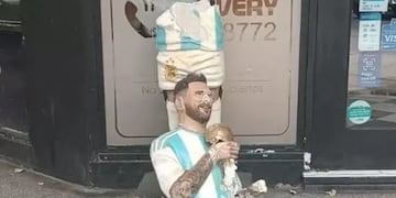 La estatua de Messi ubicada en Mar del Plata fue destrozada.