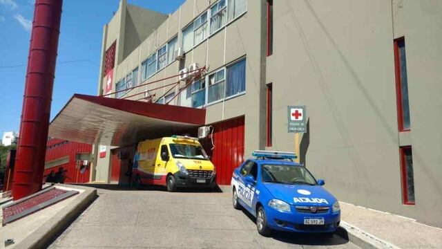 La víctima fue trasladada al Hospital de Urgencias, donde fue atendida por la guardia.