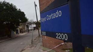 Ignacio Villagra fue encontrado en el suelo, inconsciente, en la calle Rayo Cortado al 2.200 de Córdoba. (José Gabriel Hernández / La Voz)