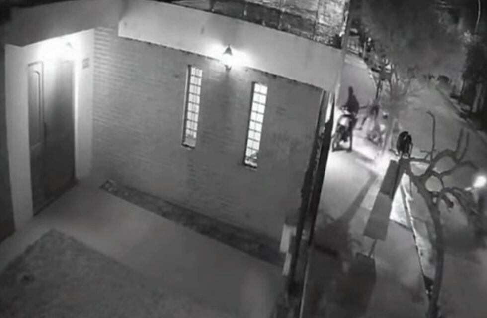 Violento robo en Córdoba: la abordaron cuando salía de trabajar y la arrastraron para sacarle el celular