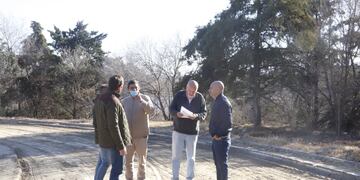 El intendente Gomez Gesteira fue a supervisar la obra.