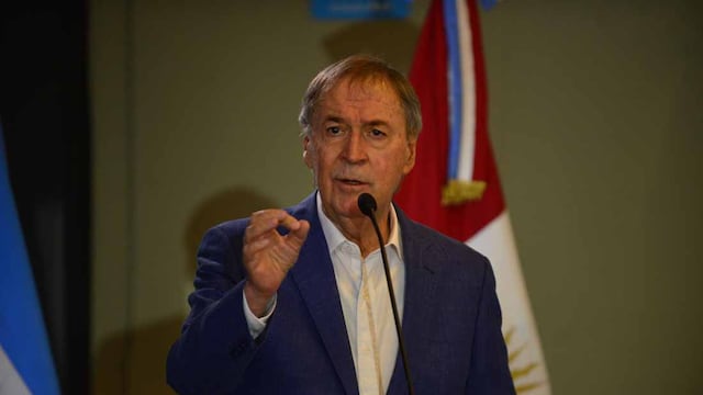 Juan Schiaretti Gobernador de Cordoba. Tendría dos semanas más de reposo después de ser operado.