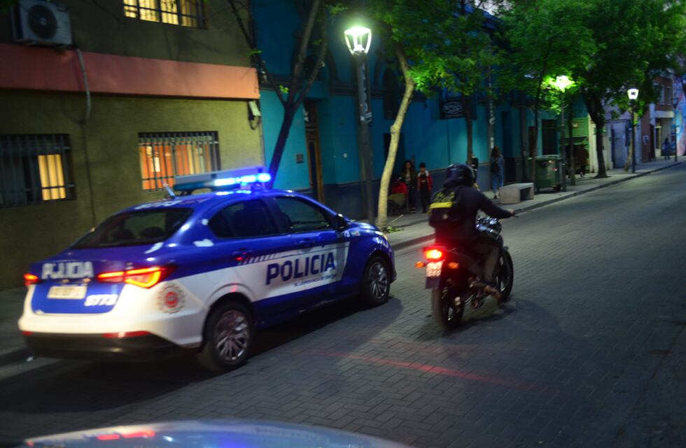 Horror en el centro de Córdoba: encontraron a un hombre sin vida adentro de un taxi