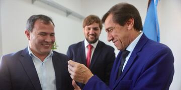 El gobernador de la Provincia, Carlos Sadir, hizo entrega de las instalaciones de Zona Primaria Aduanera a la Aduana de Jujuy, dejando oficialmente habilitadas las operaciones de importación y exportación.