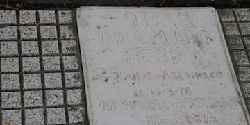 Baldosas por la Memoria en la plaza San Martín