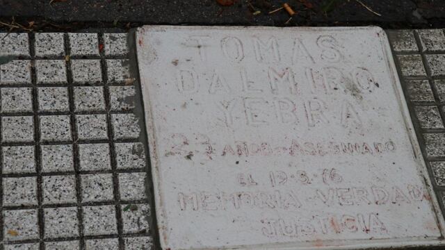 Baldosas por la Memoria en la plaza San Martín