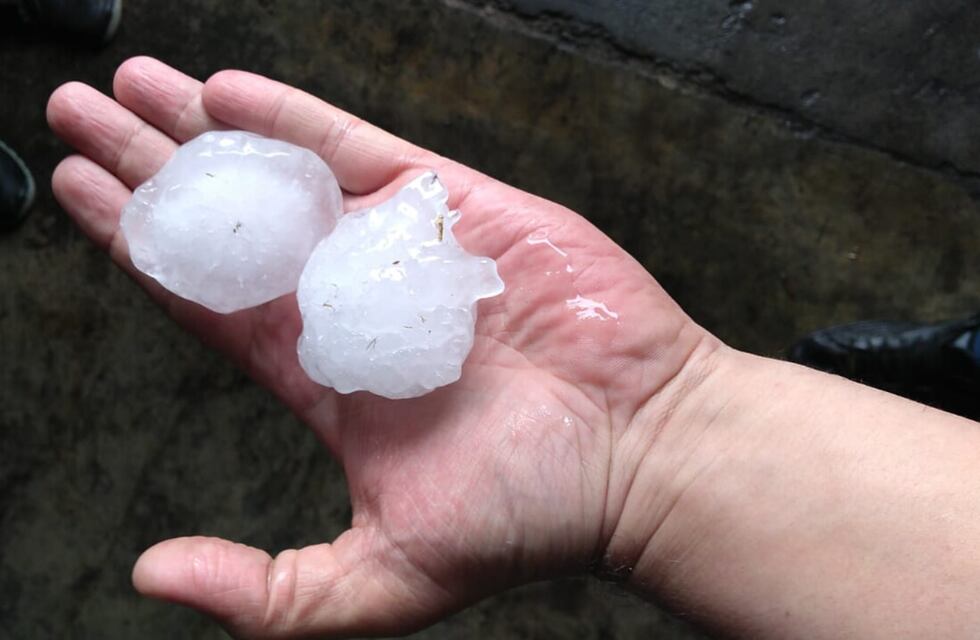 El granizo llegó al sur de la provincia de Córdoba: las imágenes de la fuerte tormenta