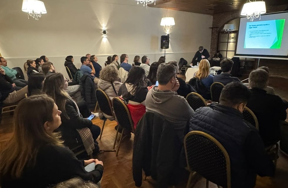 Instituciones y miembros del Movimiento Vecinal participaron de la charla de Raúl Salas