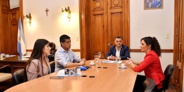 UNT y Gobierno impulsan la capacitación de mandos medios en la Administración Pública.